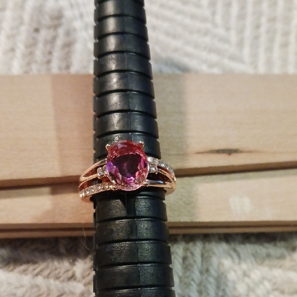 The Unbranded Brand Jewelry - Elegant Pink Gemstone Ring